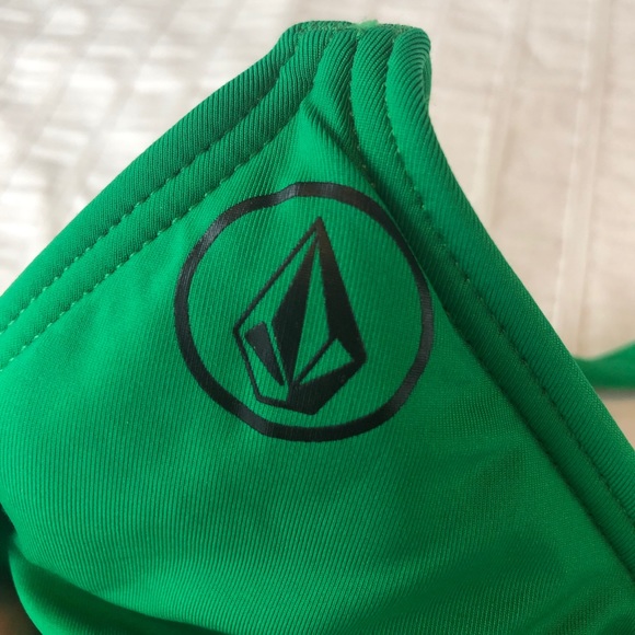 NWOT Volcom Kelly Green Triangle Bathing Suit Top - Picture 3 of 8